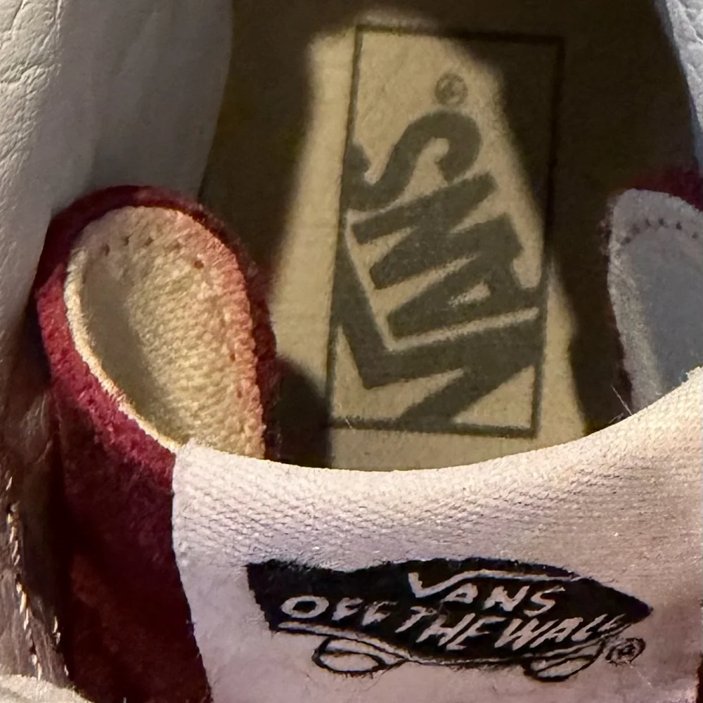 Vans SK8-HI Men's High-Top Sneakers - Burgundy and White Men’s 8.5 Women’s 10